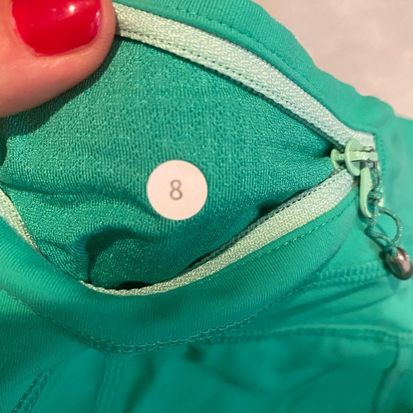 Lululemon Inspire Crop Size 8 - Picture 6 of 6